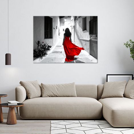 Wandbild Frau in einem roten Kleid die eine schmale Straße entlanggeht 90x60 (1/4)