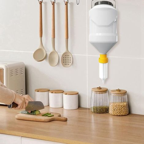 1 couleur : comme sur la photo. Matériaux : seau rond en plastique de 5 litres, flacon souple suspendu, récipient à sauce vertical.