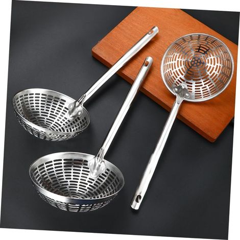 Cucina multifunzionale realizzata in legno e acciaio inox. (1/3)
