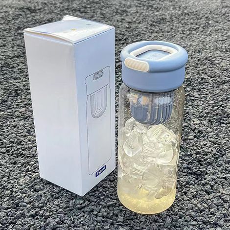 Isolierter Kunststoffbecher mit breiter Öffnung (650 ml), große Trinkflasche, Mori-Stil-Flasche mit Tee-Einsatz, tragbarer Becher für Schüler, grauer Deckel und weißer Korpus. (1/5)