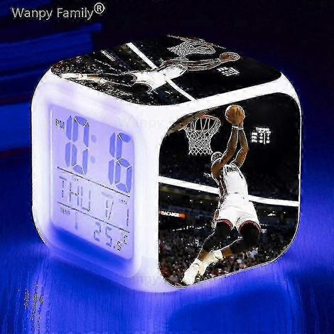 Réveil de basket-ball, montre électronique lumineuse multifonctionnelle à 7 couleurs changeantes, minuteur de réveil pour enfant, convient à la couleur orange TW. (1/4)