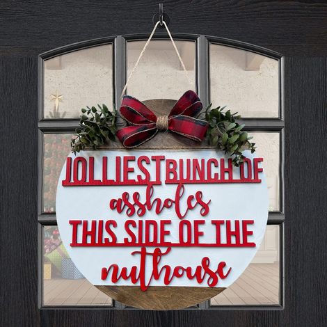 Enseigne de porte de Noël, panneau en bois, verts artificiels et décorations (1/3)