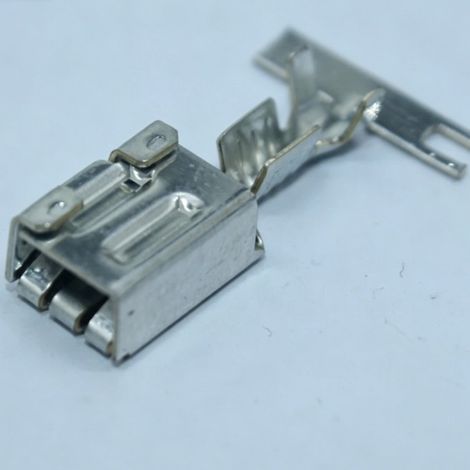 7116-7150 Automotive connectors, plugs, wire harness terminals (1/2)