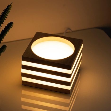 Lampe de table LED - petite lampe, lampe de chevet, veilleuse, lampe de table basse. Bois massif d'une grande simplicité, intensité lumineuse réglable (lumière chaude). (1/5)
