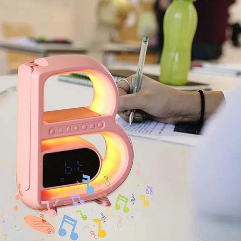 Cette enceinte à chargement sans fil combine cinq fonctions : compatible Qi, lampe intelligente, réveil et veilleuse à intensité et couleur variables. (1/2)