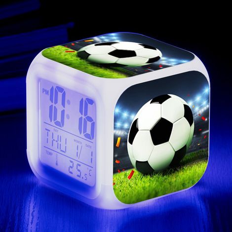 Réveil carré original et créatif à motif de football, avec LED multicolores et changement de couleur, pour étudiants et enfants. Alarme silencieuse. (1/5)
