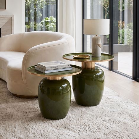 M&S – Lot de 2 tables d'appoint rondes en acier vert brillant – Bord légèrement surélevé – Dimensions 50x50x47 cm et 60x60x42 cm