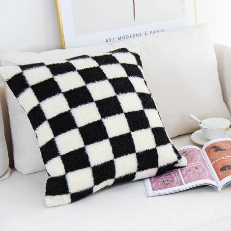 EternaNest Housse de coussin décorative de luxe à motif damier, taies d'oreiller en fausse fourrure de laine ultra douces pour canapé et chambre à coucher, lot de 2 (noir, 45 x 45 cm) (1/4)