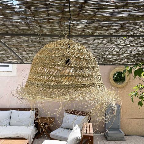 Abat jour en paille tressée XL – Suspension ajourée pour éclairage intérieur et extérieur – Diffusion de lumière agréable – Diamètre 50-55 cm – Ogomondo