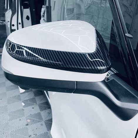 Deux baguettes décoratives pour rétroviseurs sur les modèles Toyota Alphard et Vellfire 2024. (1/4)
