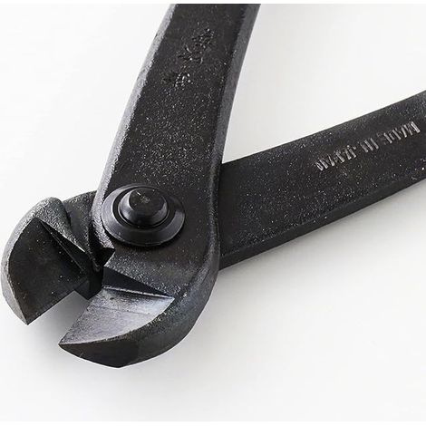 Wazakura Tool Kit for Repotting and Maintenance of Bonsai Trunks and Ligaturing, Jin Shari, Box with Wire Cutter 195mm and Wire Pliers 210mm (1/4)