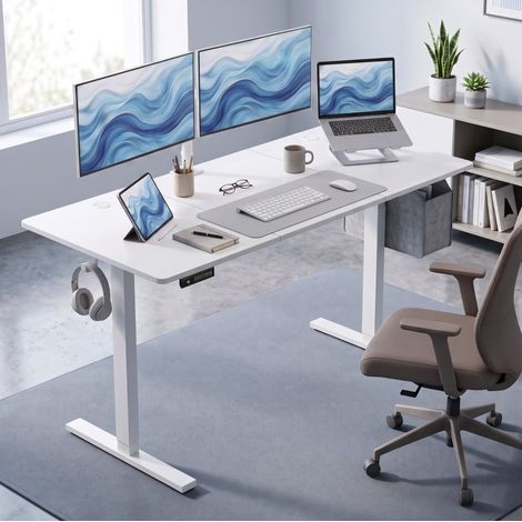 Bureau assis-debout électrique réglable de 72 à 118 cm, plateau 140 x 60 cm, mémoire LED 3 positions, 2 passe-câbles, crochets et capteur anticollision, blanc - CHICFURN (1/5)