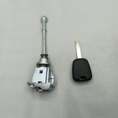 Suitable for repairing and replacing Citroën C5 door lock cylinders, driver's cab lock cylinders. (1/3)