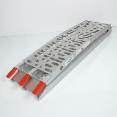Une rampe de chargement pliable 340Kg neuve en aluminium pour (1/5)