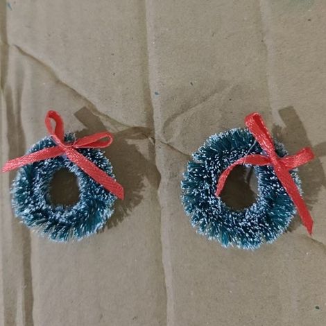 Mini sapin de Noël, décoration de bureau à faire soi-même, aiguilles de pin enneigées, couronne de Noël, mini sapin de Noël -- Couronne de Noël de 3,3 cm (nœud) bleu-vert --