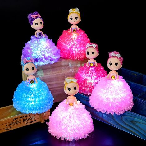 Doll Lumineuse - Veilleuse LED à Éclairage Doux - Pour Chambre Enfant ou Adulte - Hauteur 18 cm - Fonctionne sur Piles - 1 Pièce (1/3)