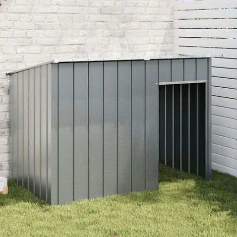 Le chenil possède un toit en acier galvanisé de couleur anthracite, sans fumée.