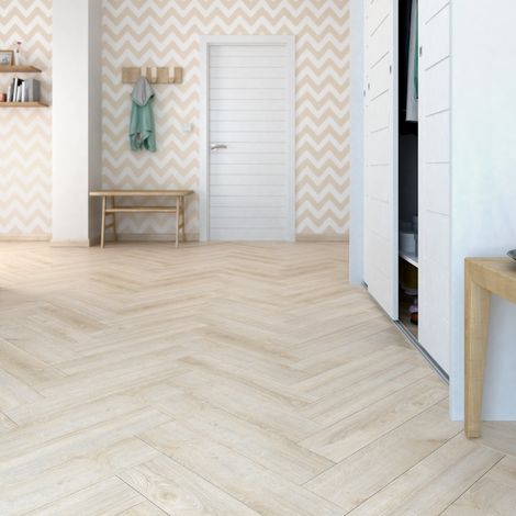 Eiffel Art Construction – Parquet stratifié 12 mm bâton rompu – Dimensions 64,4 x 14,3 cm – Résistance AC6 – Finition structure synchrone – Compatible chauffage au sol (1/4)