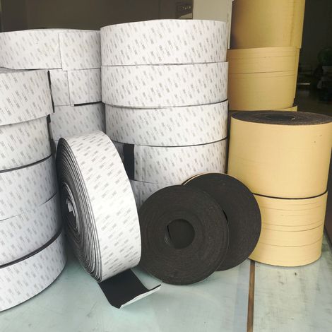 Bande d'étanchéité adhésive en mousse isolante acoustique pour porte, fenêtre, garage, douche – 50mm x 3mm x 5m, caoutchouc antichoc, protection pour placard et meuble, film blanc sur mousse noire (1/4)