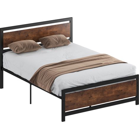 Struttura letto matrimoniale in acciaio marrone rustico con rete a doghe e testiera, compatibile con materasso di 190 x 140 cm.