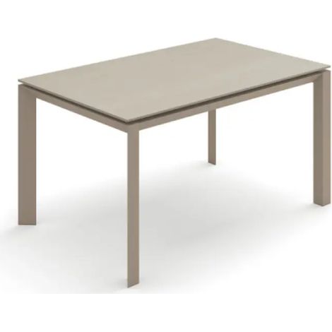 Tavolo allungabile Account 24 con top in ceramica sabbia e gambe in metallo cm 140-220x90x75h