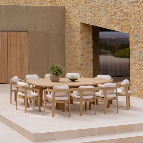 Sklum – Ensemble table ovale 260 cm – 10 chaises en bois d'acacia – Surface à lattes – Dossier incurvé et accoudoirs – Finition huilée (1/5)