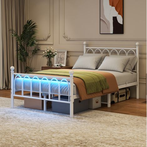 Letto matrimoniale una piazza e mezza vintage 120x200 cm in metallo e MDF bianco con testiera alta, LED e presa USB (1/5)