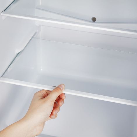 Mini-frigo 106L économe 60L réfrigération +46L congélation 7 réglages température porte argent corps noir LED 166 kWh/an 45 dB.