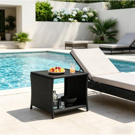 Mesa auxiliar de jardín 45x45x40 cm negra en ratán sintético y vidrio con almacenaje (1/5)