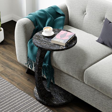 Mesa auxiliar Holeby con 4 ruedas 56xØ38 cm - Mármol negro [en.casa]