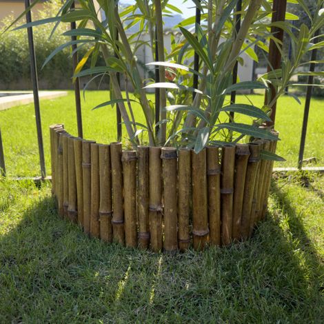 Bordure en bambou marron pour jardin (1/2)