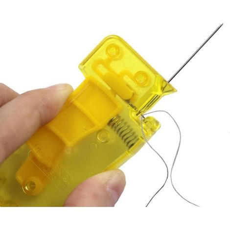 Der automatische Nadeleinfädler ist einfach zu bedienen und tragbar. (1/5)