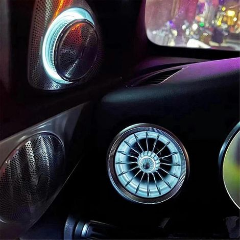 LED-Lufteinlässe vorn, Auspuffendrohr im Turbinenstil, schwarze Ambientebeleuchtung (1/5)