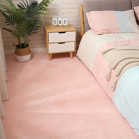 Tapis en mousse pelucheuse carré emboîtable en 12 pièces, tapis puzzle de 30x30 cm, convient aux sols de chambre et de salon, rose (1/5)