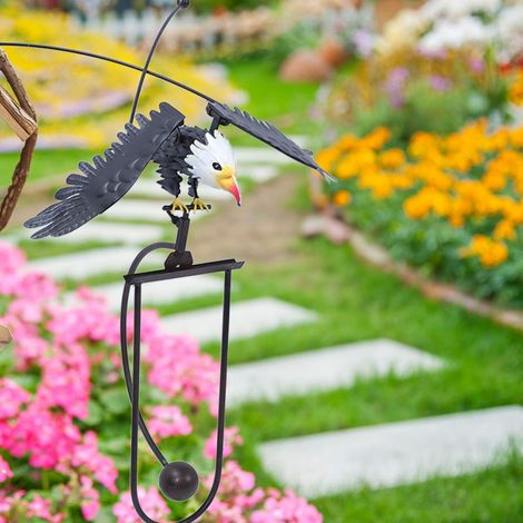 Estatua de jardín de un águila real hecha de hierro con alas móviles y una envergadura de 38 cm – para una elegante decoración de exteriores. (1/5)