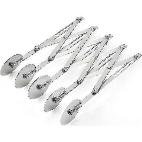 Tagliapasta professionale in acciaio inox con 5 rotelle regolabili per tagliare i biscotti. (1/5)