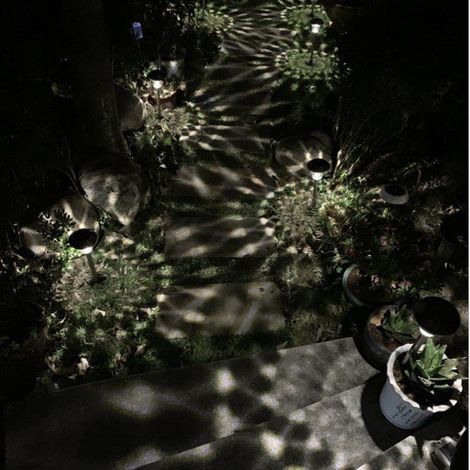 Proveedor mayorista de iluminación exterior para patios, luces solares para jardín, luces para césped, iluminación paisajística y ambiental, luces para césped en stock (luz blanca brillante). (1/5)