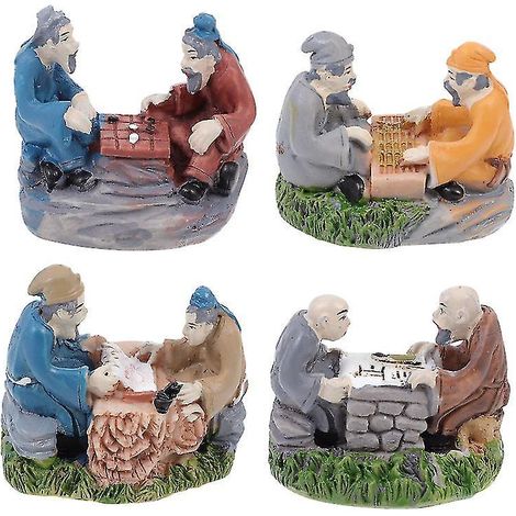 4 petites figurines (1/3)