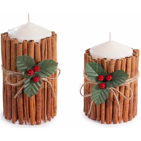 Candele di Natale profumate decorate con bastoncini di cannella, agrifoglio con fiocchetto, in set da due pezzi, Grande: Ø 9,5 cm x 17 H