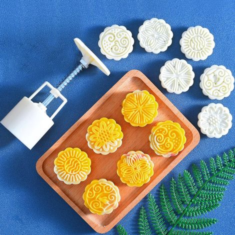 Moule à Lune Gâteau Mooncake avec 6 tampons à biscuits, Emporte Piece Gateau Oriental, Chanceux 50g Presse à Biscuit en Motif fleurs Outils de bricolage pour pâtisserie,Biscuits,Desserts,Blanc (1/5)