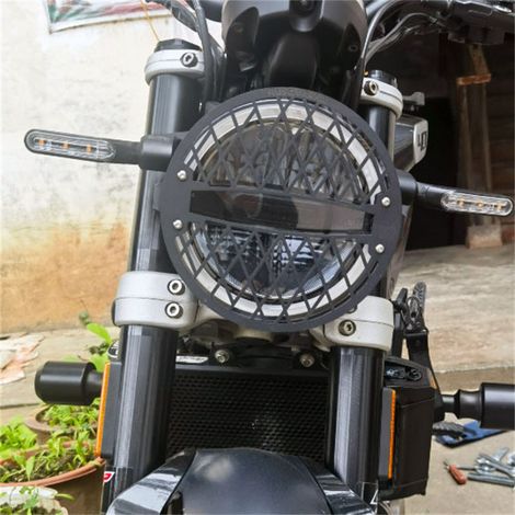 Stainless steel headlight mesh for Husqvarna Black Arrow 401 and White Arrow 401/250 models. (1/4)