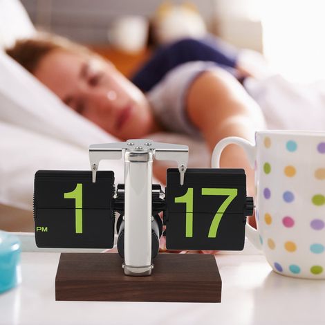 Reloj digital de estilo vintage con pantalla de 12 horas y esfera automática para oficina y sala de estar: fácil de leer y funciona con pilas. (1/5)