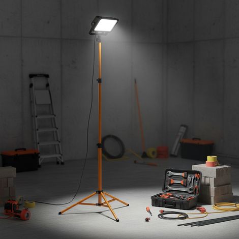 Treppiede VELAMP per proiettori led estensibile base con piedini gommati (1/3)