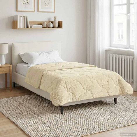 Winterbettdecke Creme 155 x 220 cm Mikrofaser und Teddy-Fleece