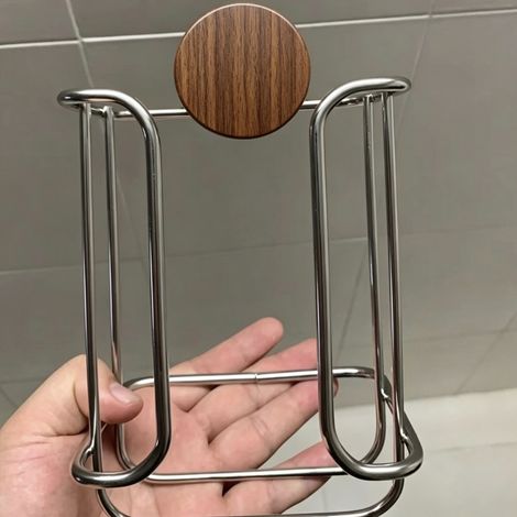 Porte-essuie-tout mural en acier inoxydable couleur noyer, support de rangement sans perçage, égouttoir et porte-gobelet pour salle de bain, cuisine et espace lavabo (1/5)