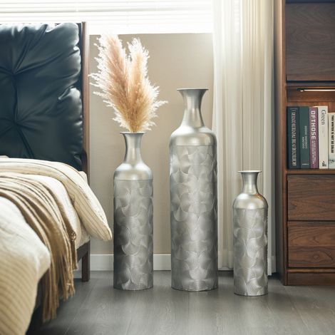 Ensemble de 3 vases de sol à motif vague, argentés (50/66/83 cm) - Grands vases décoratifs en métal, parfaits pour accueillir vos plantes et embellir votre salon ou votre entrée dans un style moderne. (1/5)