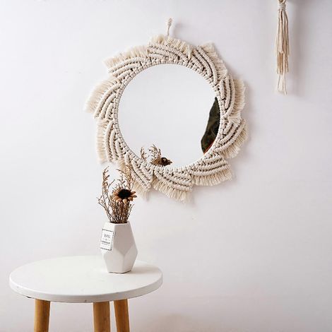 Miroir mural suspendu en macramé style bohème nordique avec franges et pompons, tapisserie ronde en corde de coton tissée à la main, idéale pour un appartement, un salon ou une chambre. (1/4)