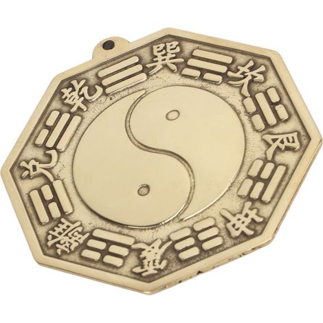 Le miroir Bagua est un miroir feng shui suspendu, multifonctionnel et finement travaillé, fabriqué en laiton. (1/5)