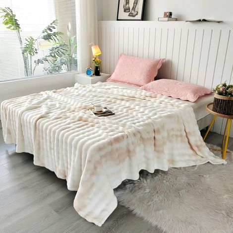 Plaid à poils doux beige 150 x 200 cm PAULA