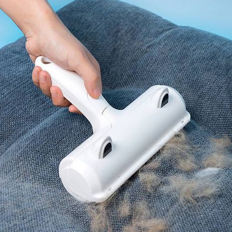 Dites adieu aux poils d'animaux avec la brosse anti-poils d'animaux, un outil pour enlever les poils de chats et de chiens sur les meubles, les canapés et les tapis -AquaForge (1/5)